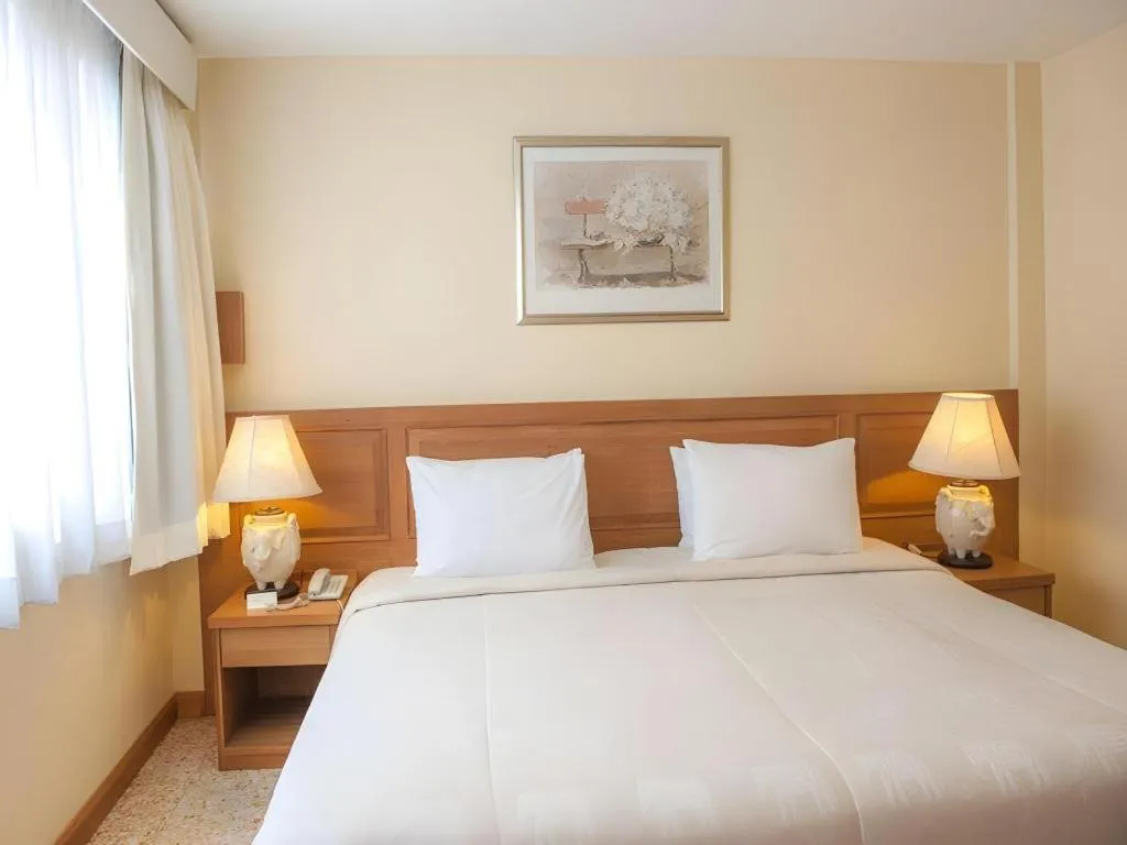 Bed in Lido Beach Hotel