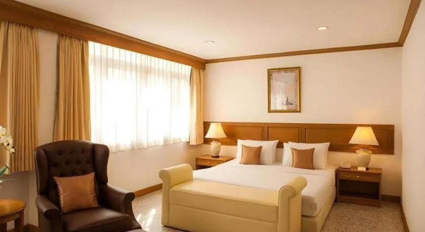 Bed in Lido Beach Hotel