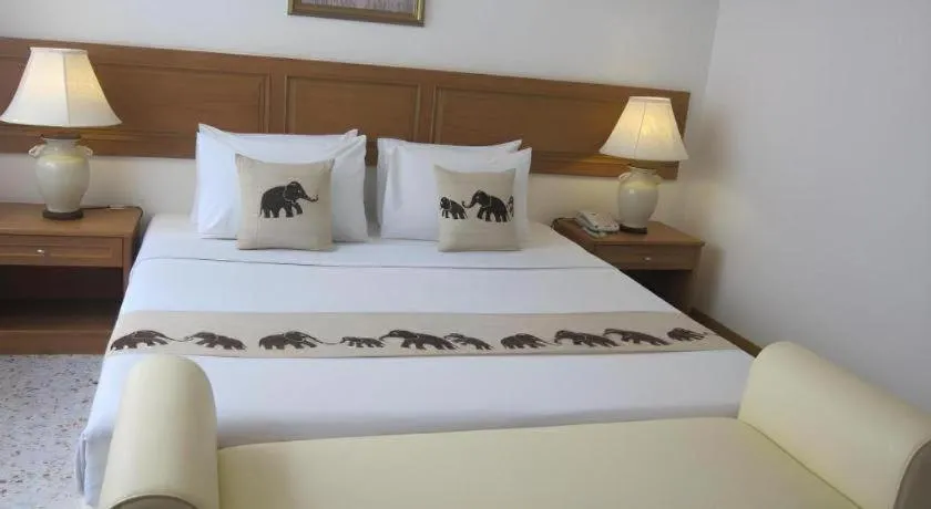 Bed in Lido Beach Hotel