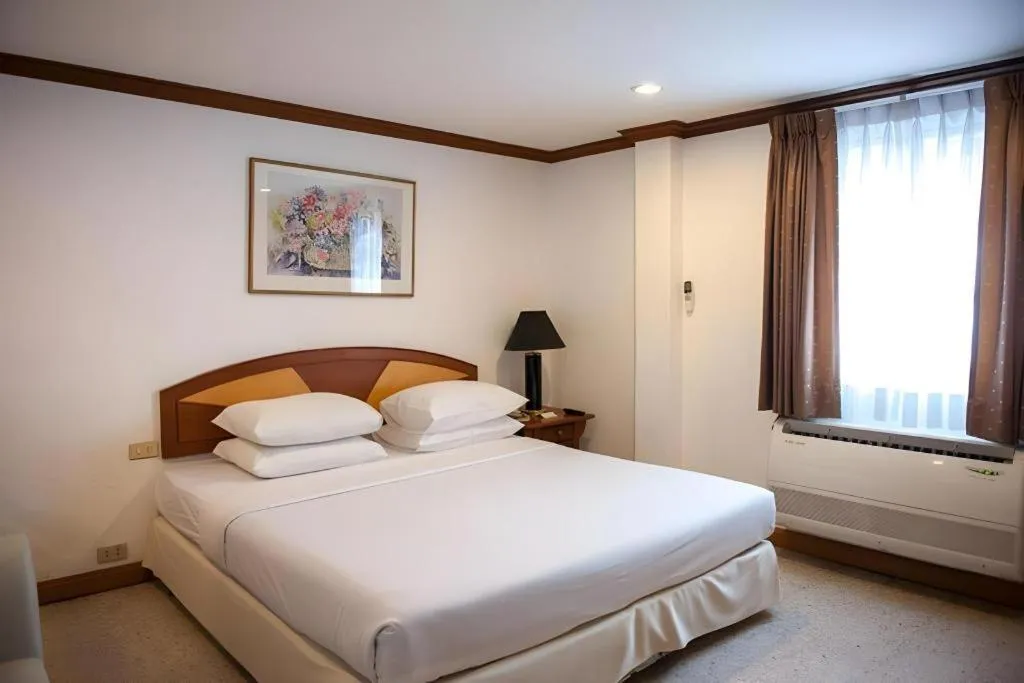 Bed in Lido Beach Hotel