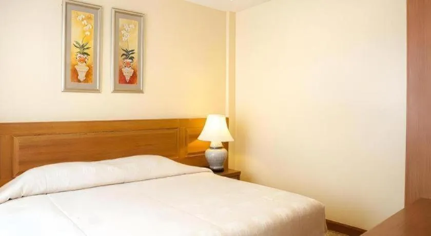 Bed in Lido Beach Hotel