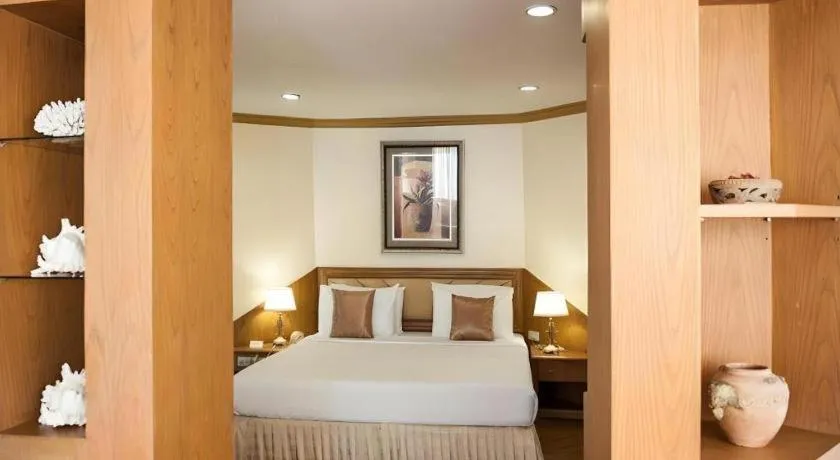 Bed in Lido Beach Hotel