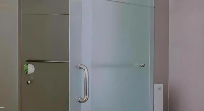 Royal Bay Hotel Makassar