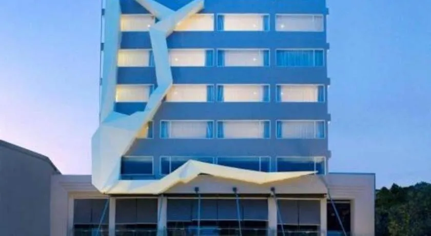 Royal Bay Hotel Makassar