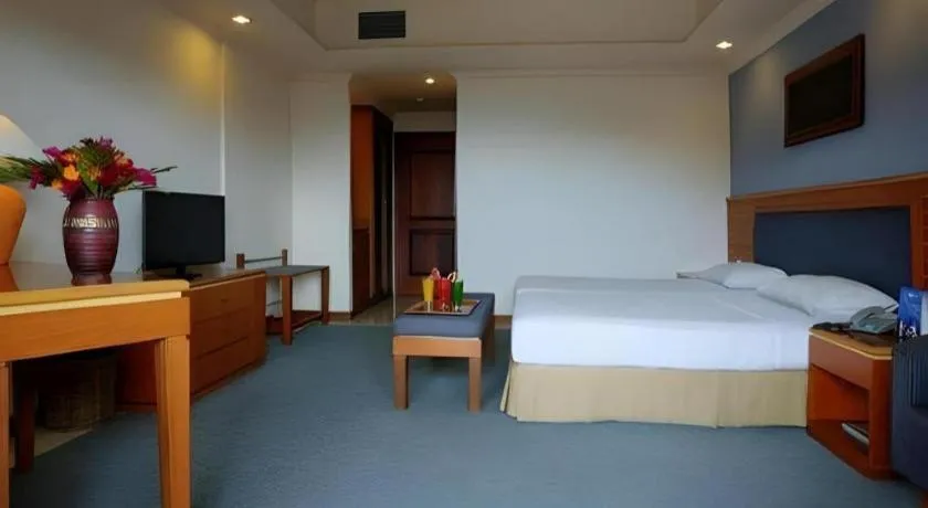 Bed in Hotel Niagara Parapat