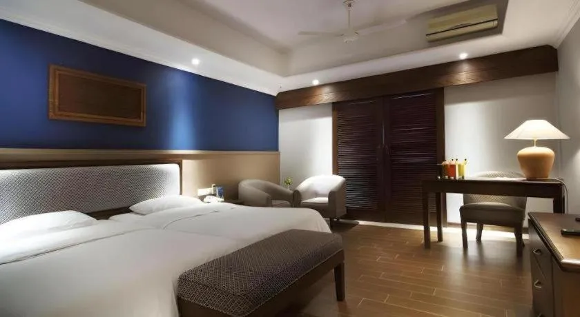 Bed in Hotel Niagara Parapat