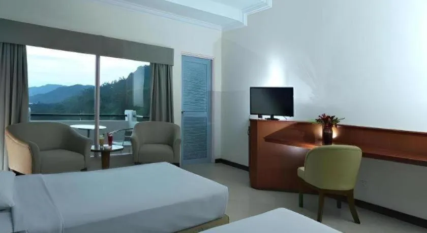 Bed in Hotel Niagara Parapat