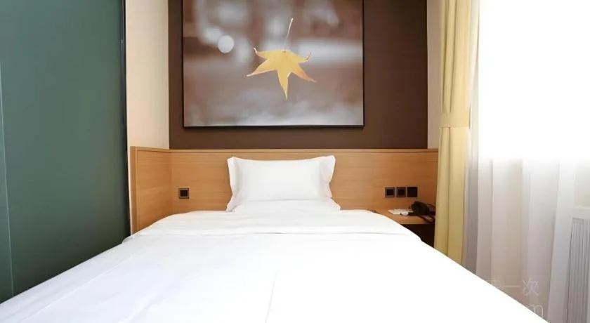 Bed in IU Hotel Tianjin Xiqing Zhong Bei Zhen Branch