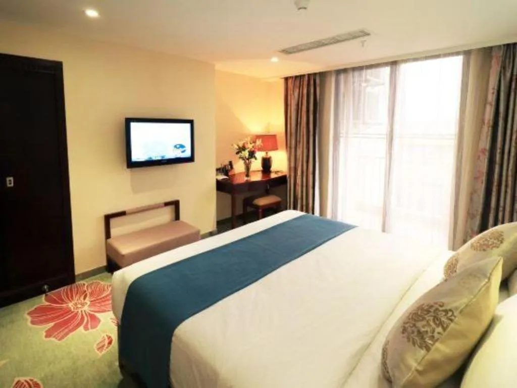 Bed in Gui Feng Hotel