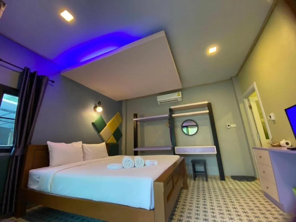 Bed in Phuphayot Resort