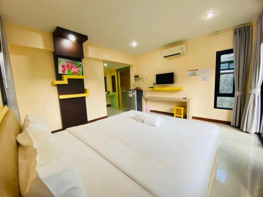 Bed in Phuphayot Resort