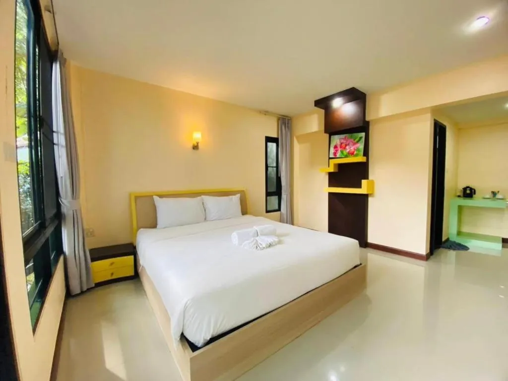 Bed in Phuphayot Resort