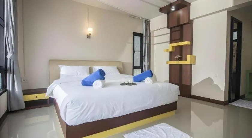 Bed in Phuphayot Resort