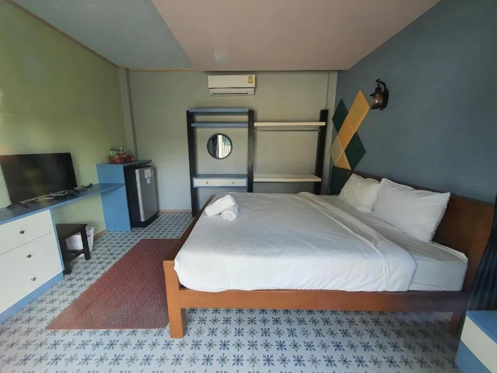 Bed in Phuphayot Resort