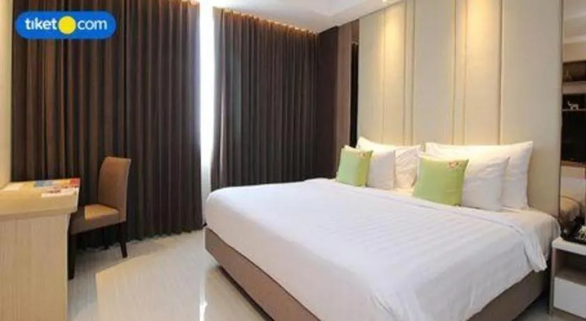 Bed in Hotel Dafam Pacific Caesar