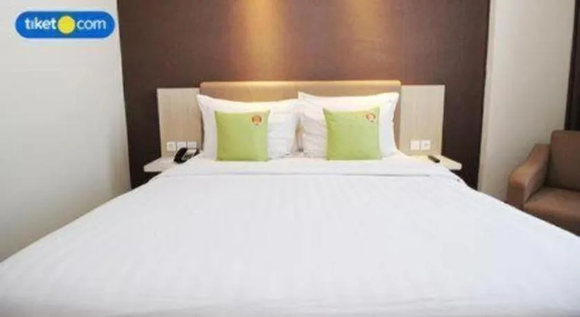 Bed in Hotel Dafam Pacific Caesar