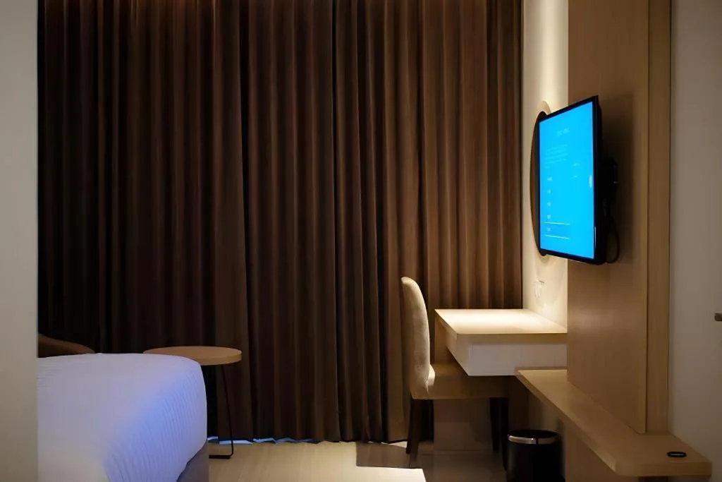 Bed in Hotel Dafam Pacific Caesar