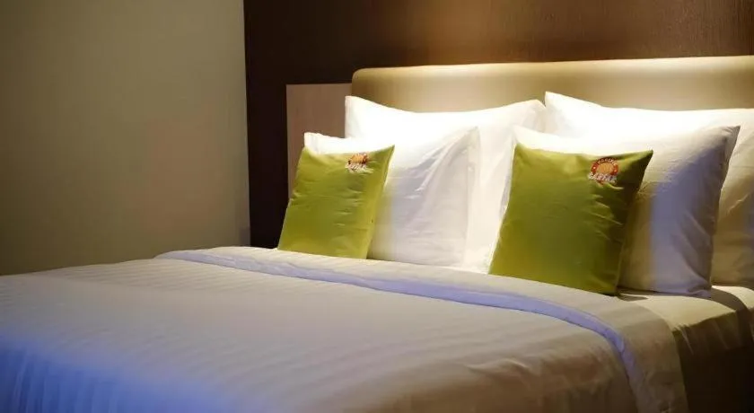 Bed in Hotel Dafam Pacific Caesar