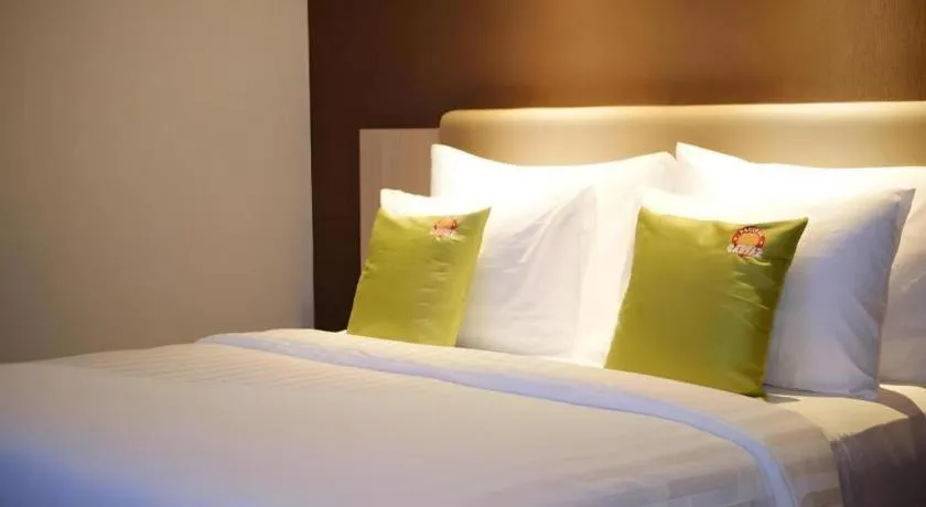 Bed in Hotel Dafam Pacific Caesar