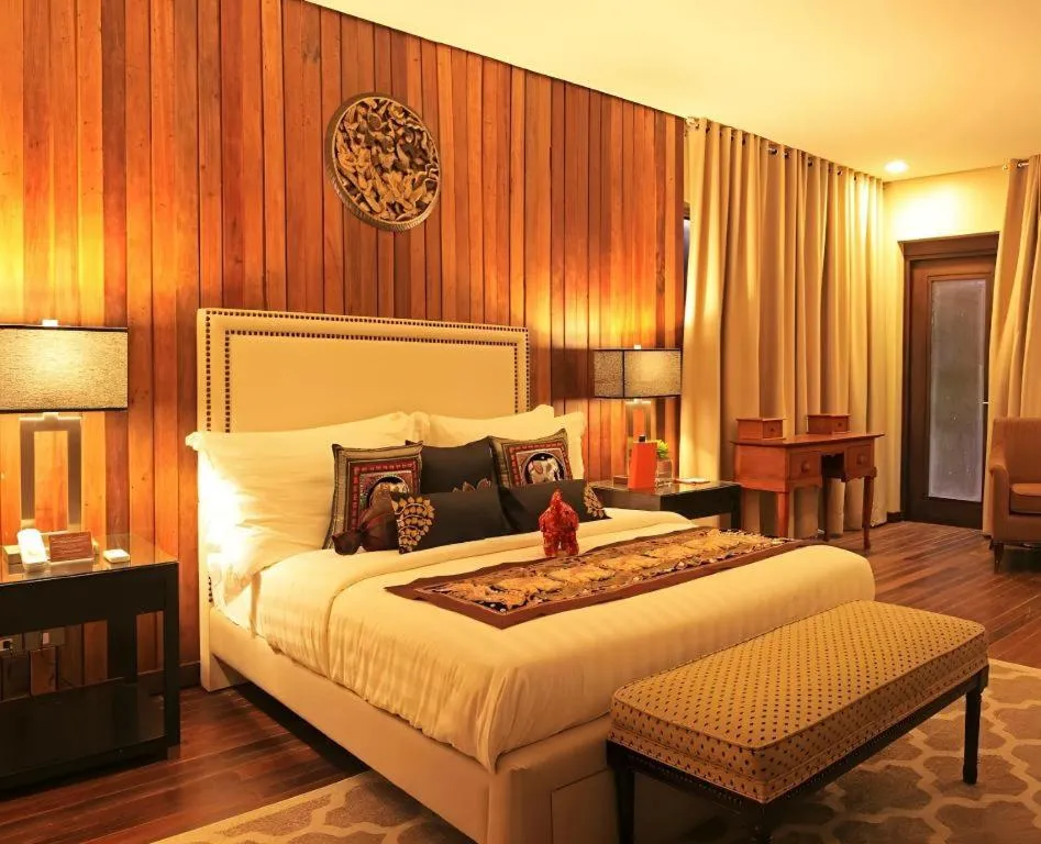 Bed in The Oriental Luxury Suites Tagaytay