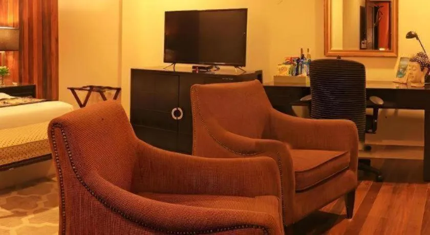 Bed in The Oriental Luxury Suites Tagaytay