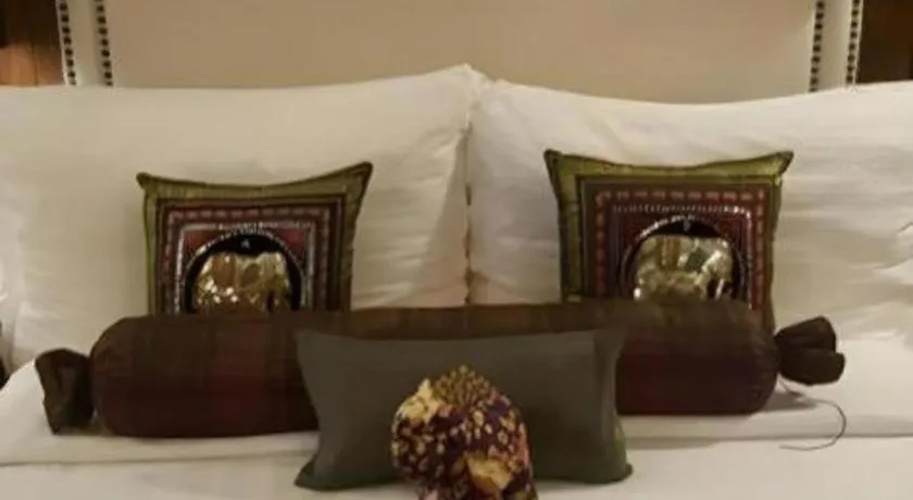 Bed in The Oriental Luxury Suites Tagaytay