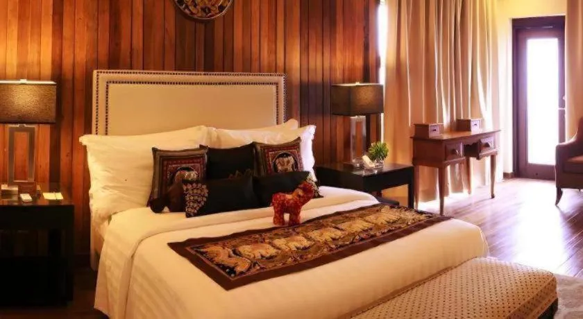 Bed in The Oriental Luxury Suites Tagaytay