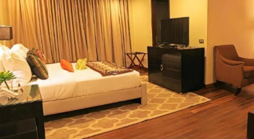 Bed in The Oriental Luxury Suites Tagaytay