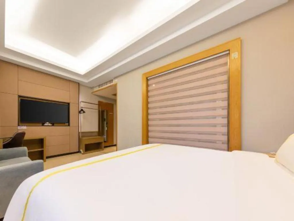 Bed in Mao Hua hotel