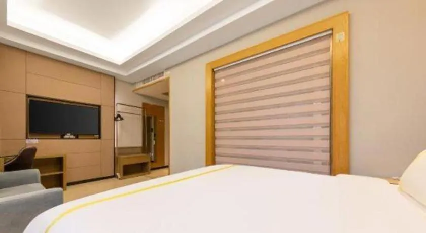 Bed in Mao Hua hotel