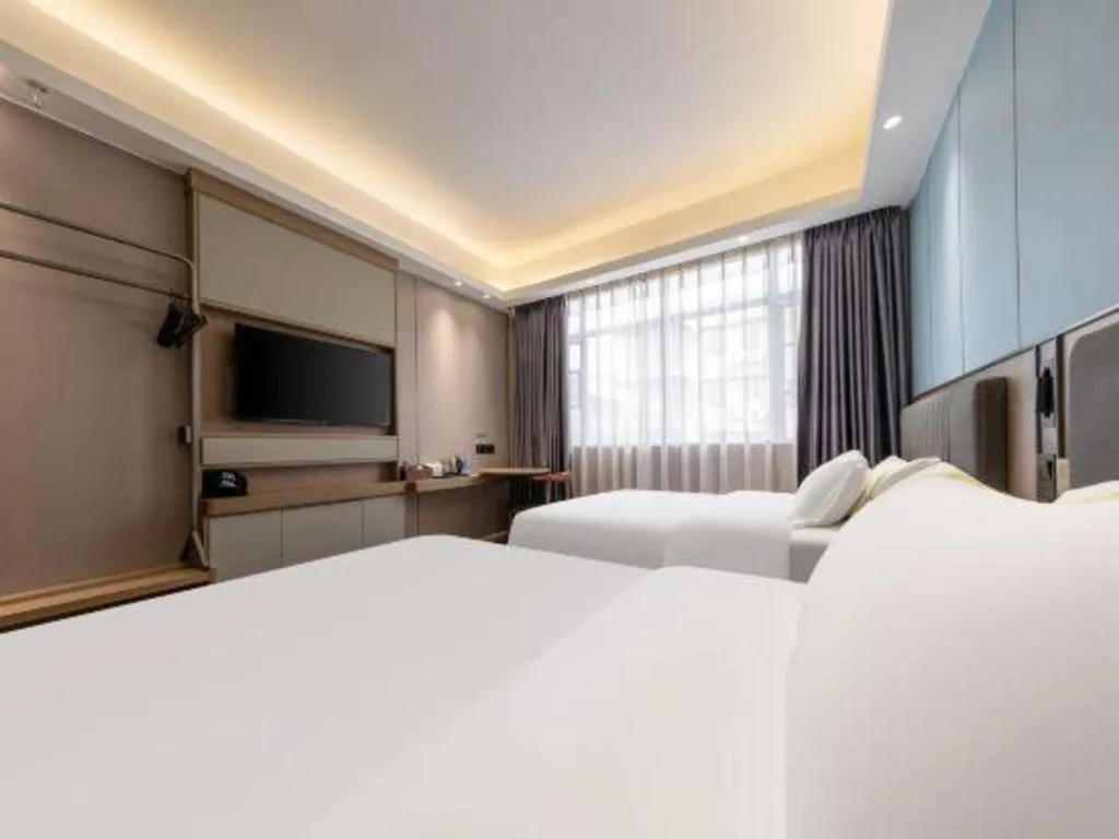 Bed in Mao Hua hotel