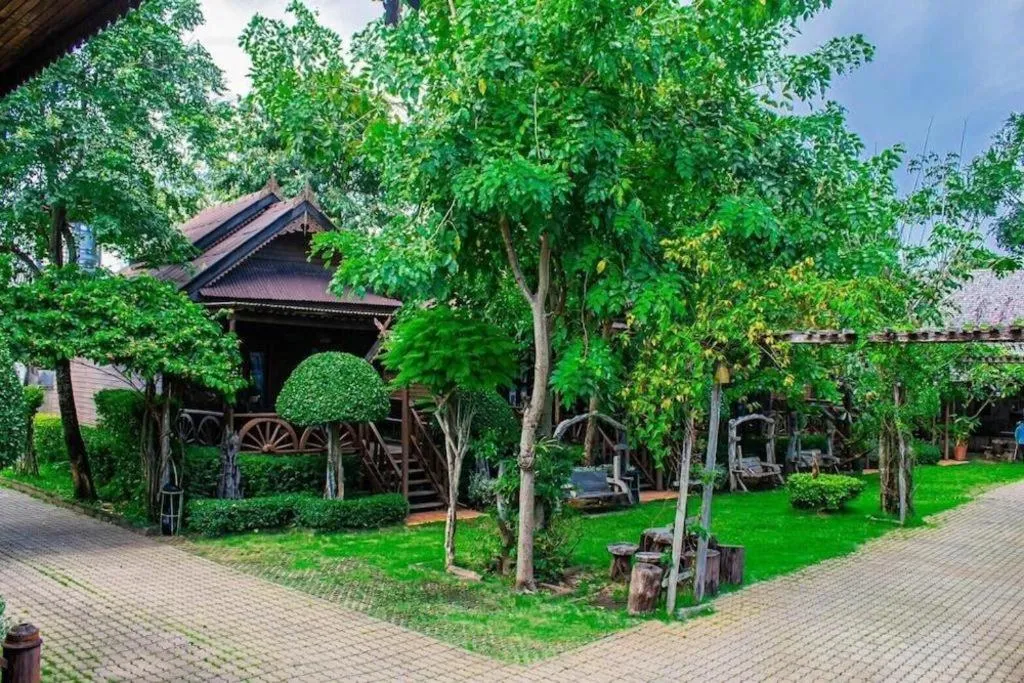 Baan Baitan Resort