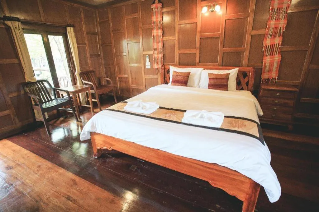Bed in Baan Baitan Resort