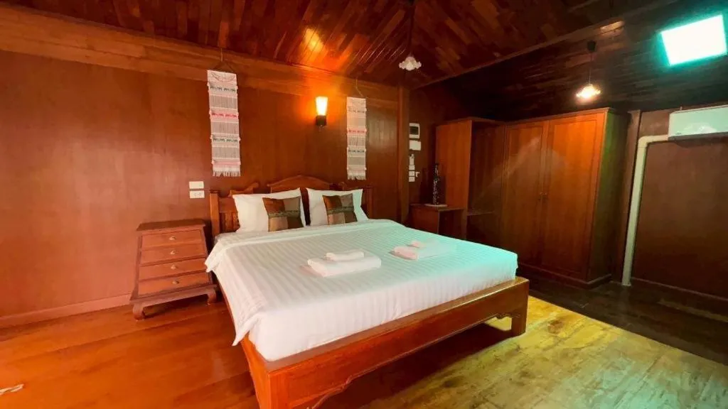Bed in Baan Baitan Resort