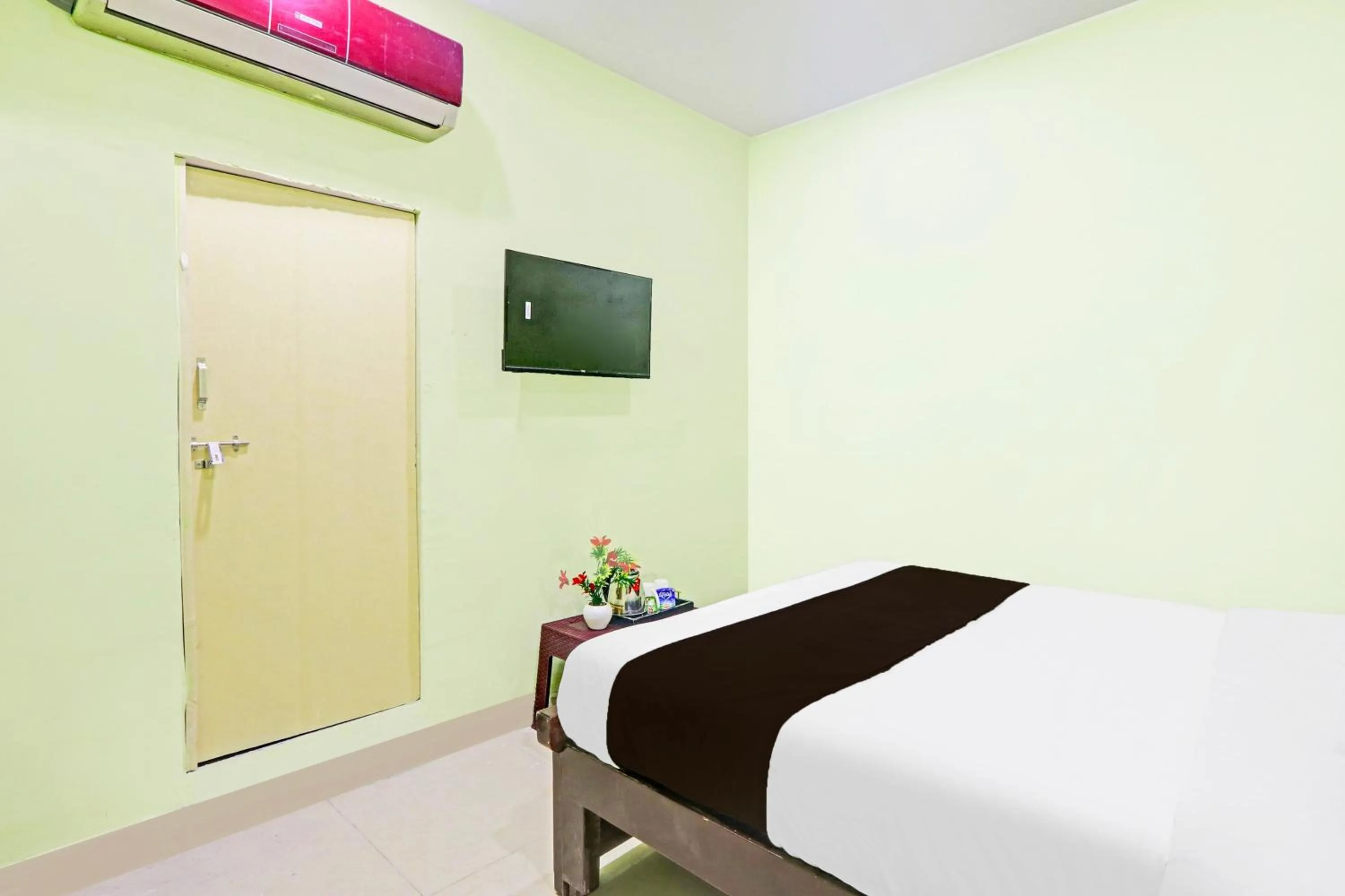 Bedroom, Bed in Hotel O PLAZA HOTEL