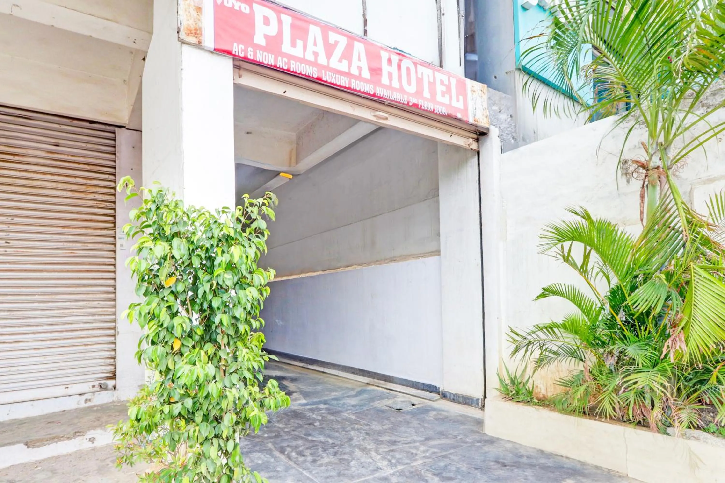 Facade/entrance in Hotel O PLAZA HOTEL