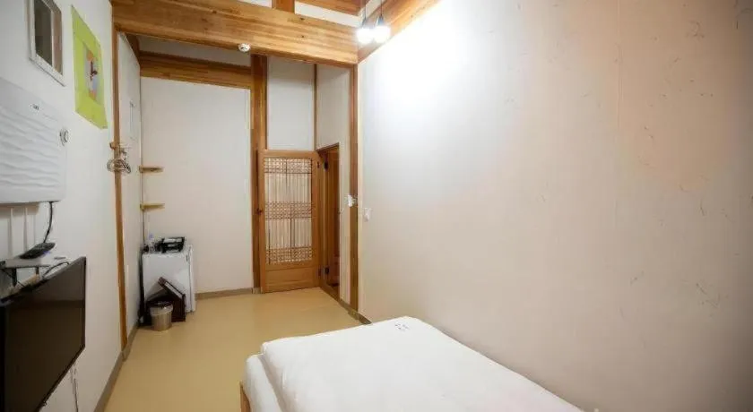 Bed in Nabijam Hanok Hotel