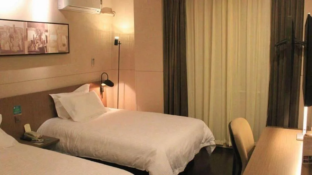 Bed in Jinjiang Inn Select Shenyang Tawan Xingshun Night Market Metro Station