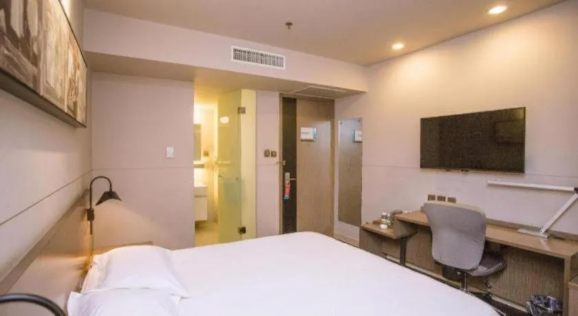 Bed in Jinjiang Inn Select Shenyang Tawan Xingshun Night Market Metro Station