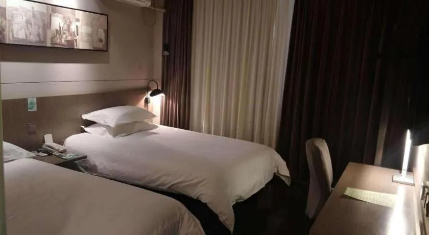 Bed in Jinjiang Inn Select Shenyang Tawan Xingshun Night Market Metro Station