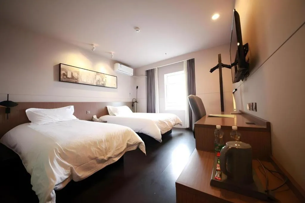 Bed in Jinjiang Inn Select Shenyang Tawan Xingshun Night Market Metro Station