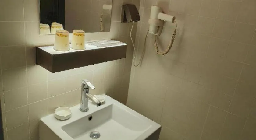 Jinjiang Inn Select Shenyang Tawan Xingshun Night Market Metro Station