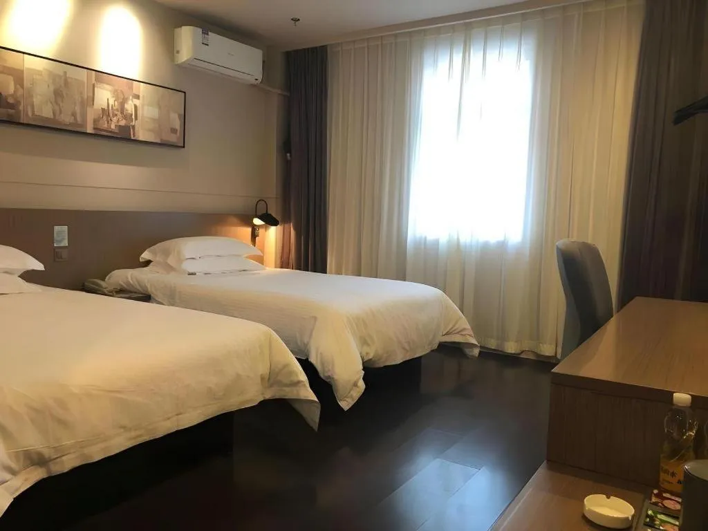 Bed in Jinjiang Inn Select Shenyang Tawan Xingshun Night Market Metro Station