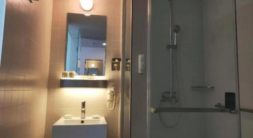 Jinjiang Inn Select Shenyang Tawan Xingshun Night Market Metro Station