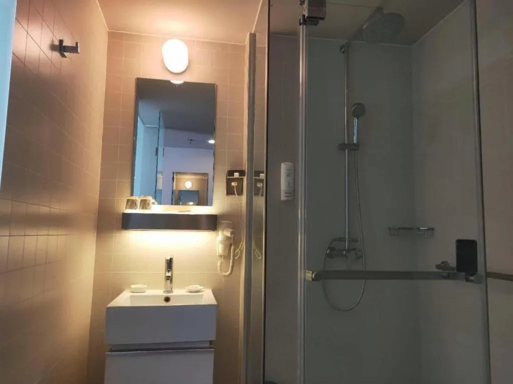 Jinjiang Inn Select Shenyang Tawan Xingshun Night Market Metro Station