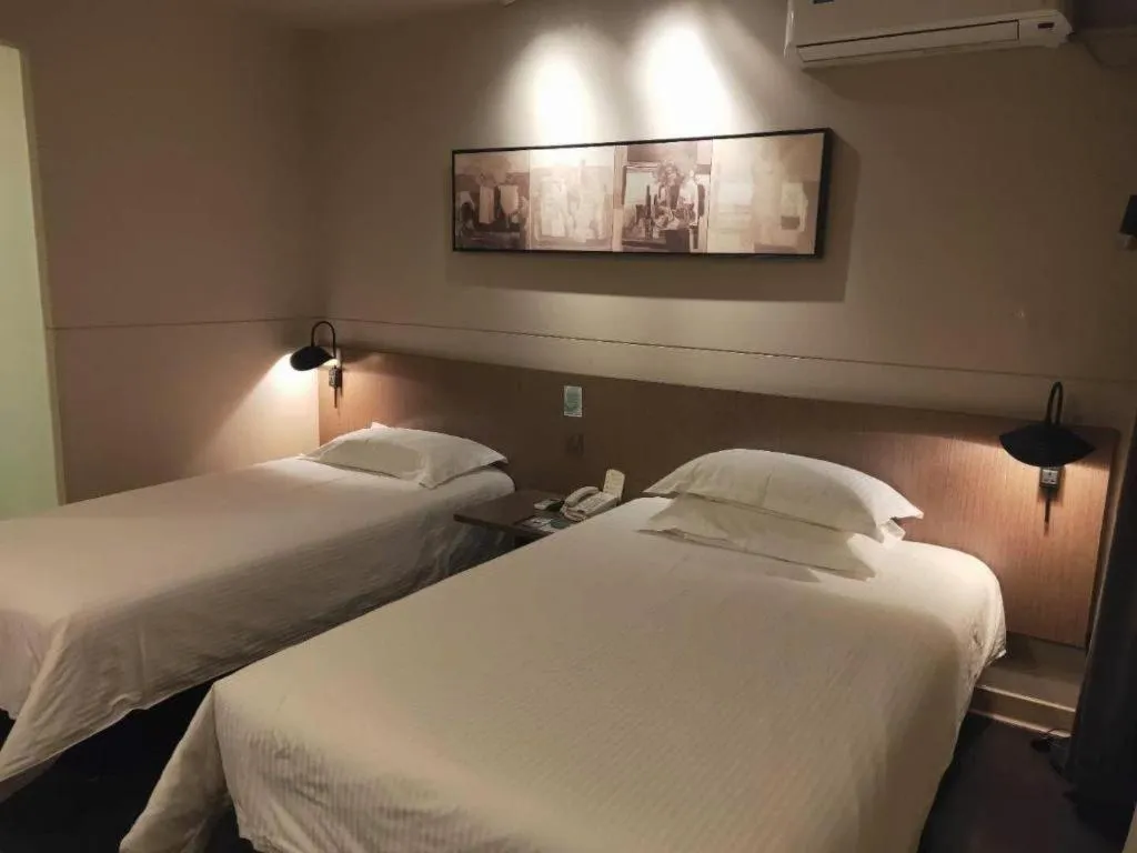 Bed in Jinjiang Inn Select Shenyang Tawan Xingshun Night Market Metro Station