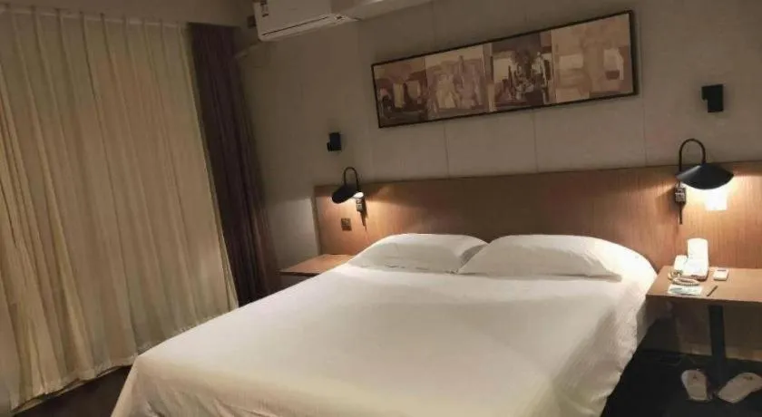 Bed in Jinjiang Inn Select Shenyang Tawan Xingshun Night Market Metro Station