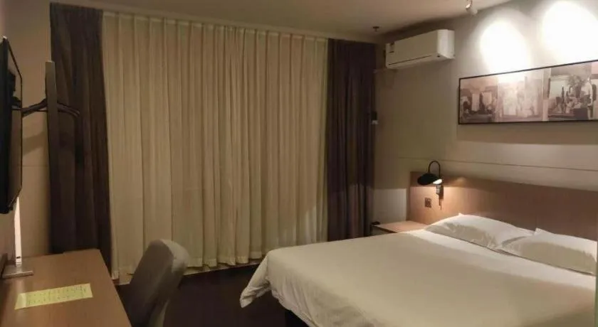 Bed in Jinjiang Inn Select Shenyang Tawan Xingshun Night Market Metro Station
