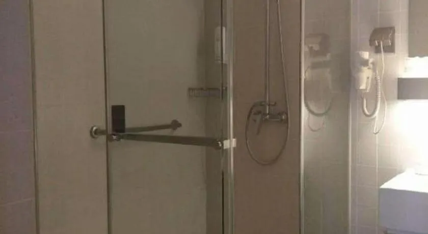 Jinjiang Inn Select Shenyang Tawan Xingshun Night Market Metro Station