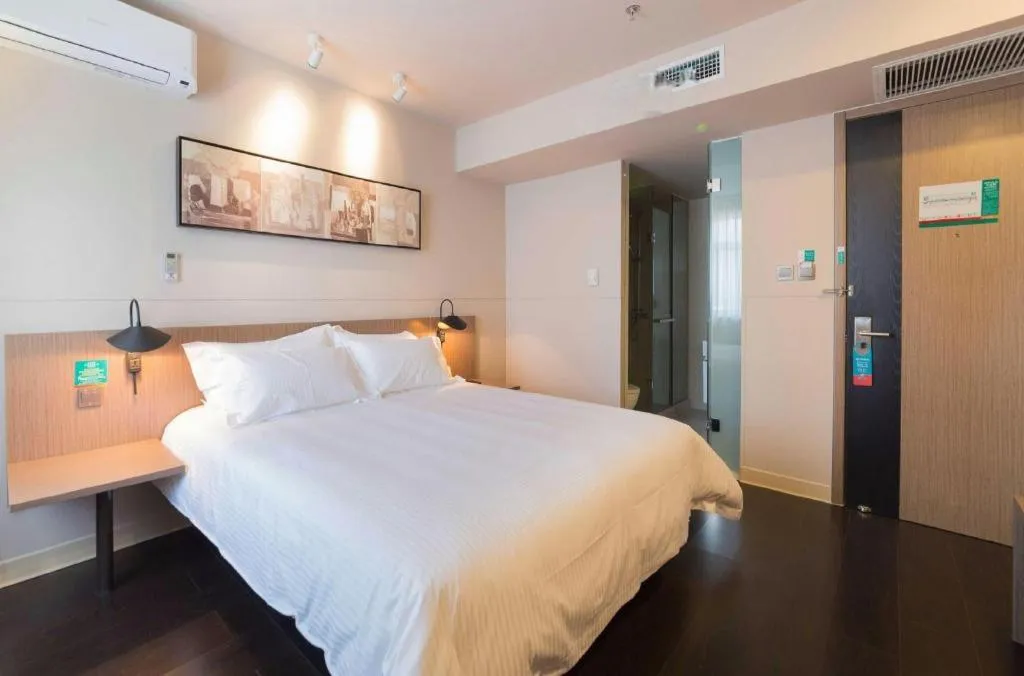 Bed in Jinjiang Inn Select Shenyang Tawan Xingshun Night Market Metro Station